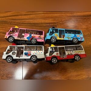 4 die-cast pull-back toy buses